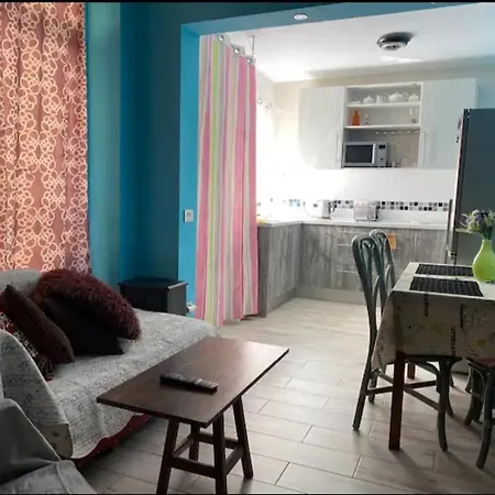 Habitación en casa particular Habitación En Piso Compartido, *